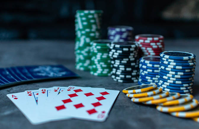 ¿Cuánto gana un jugador de póker online?